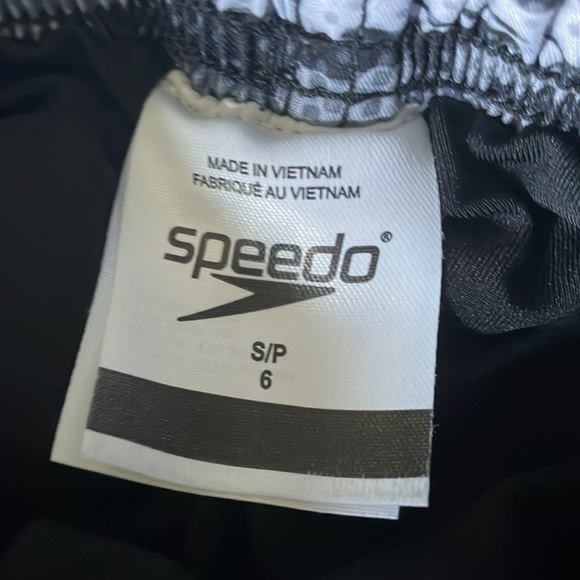 4 boys bathing suits for 1 price size 6 - Picture 3 of 10